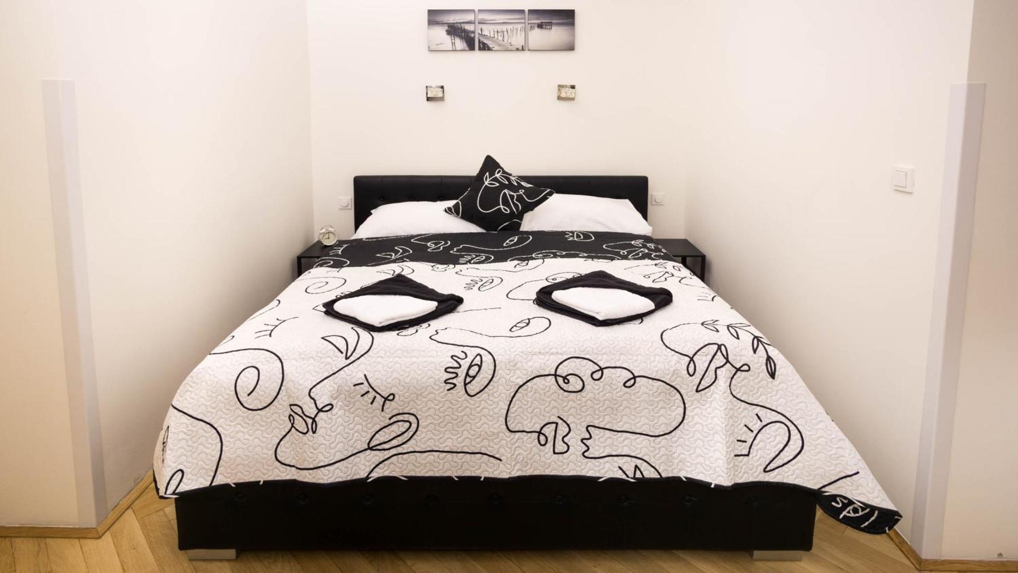 Black & White Apartment Prague By Wenceslas Square And Muzeum Εξωτερικό φωτογραφία